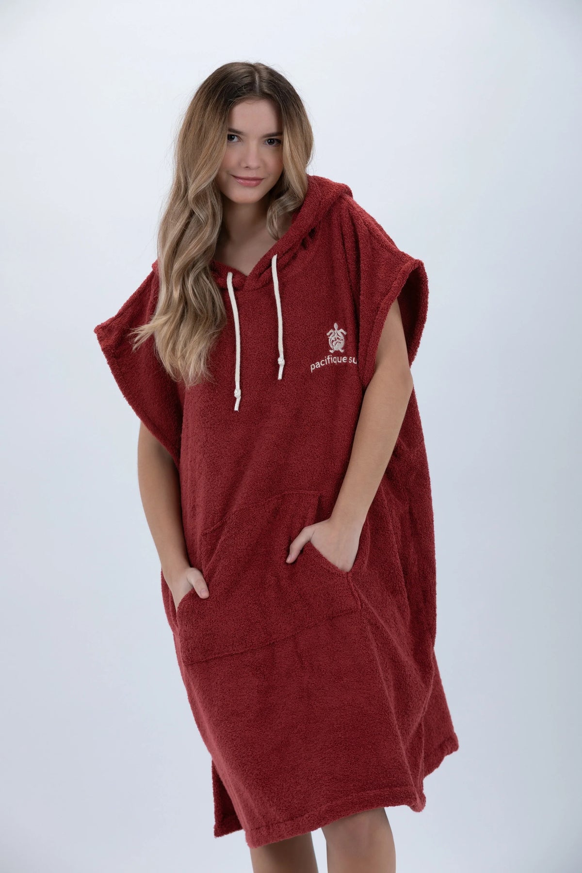 Poncho de Surf Pacifique Sud em Algodão sem Mangas – Bordô, Tamanho M