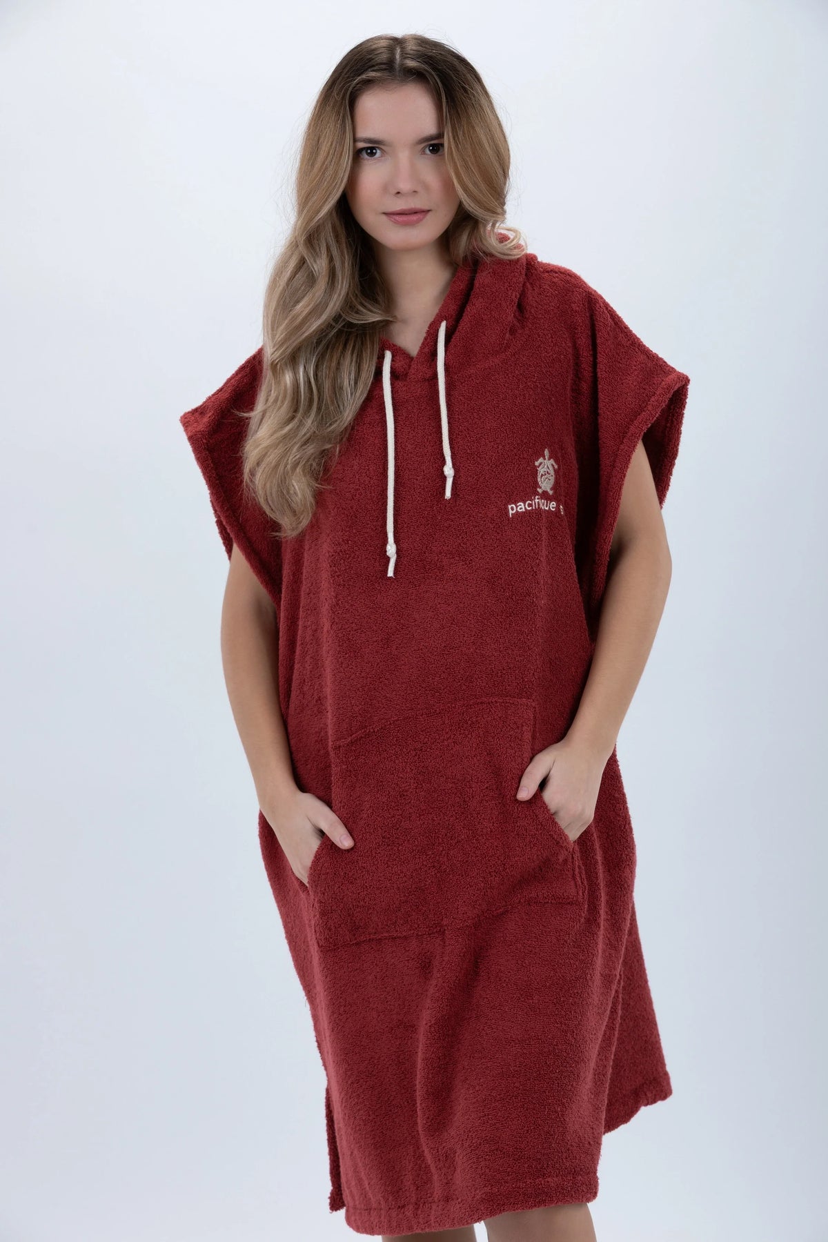Poncho de Surf Pacifique Sud em Algodão sem Mangas – Bordô, Tamanho M