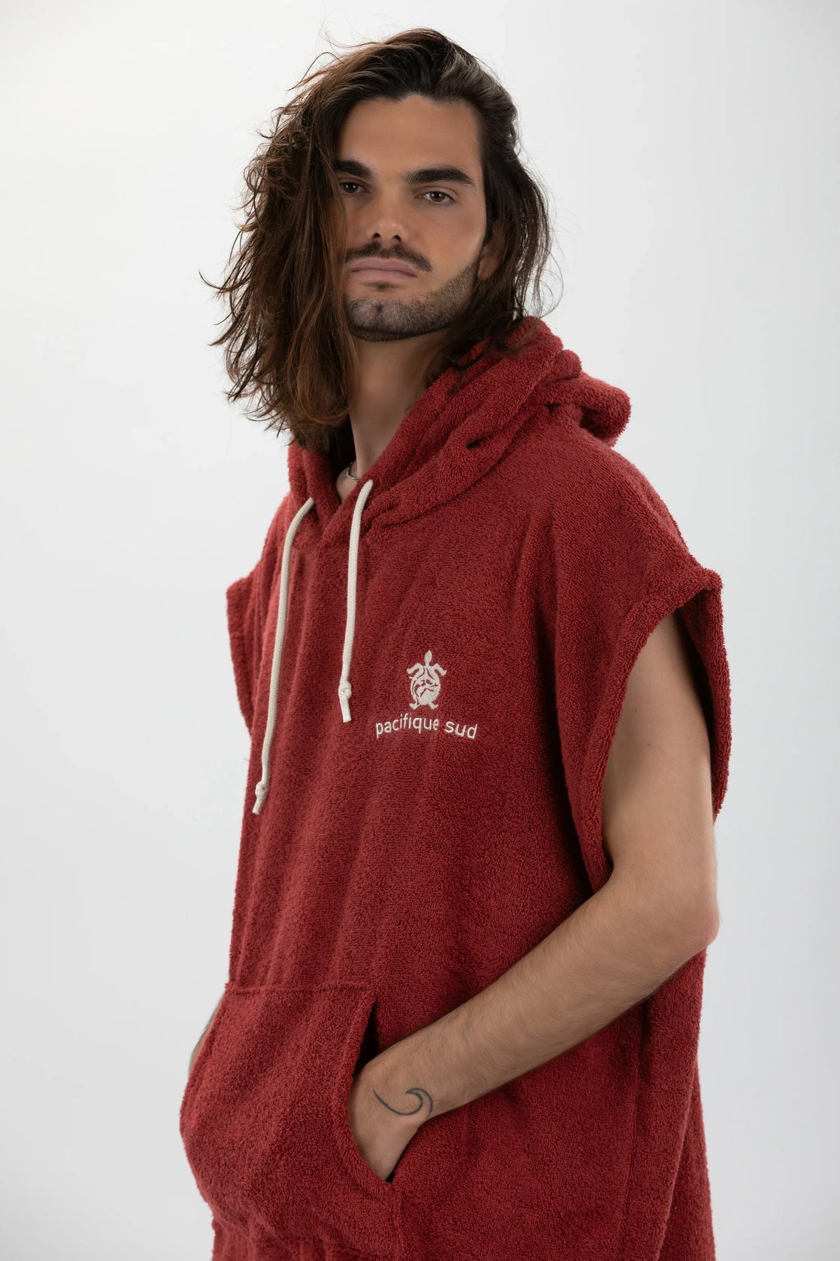 Poncho de Surf Pacifique Sud em Algodão sem Mangas – Bordô, Tamanho L