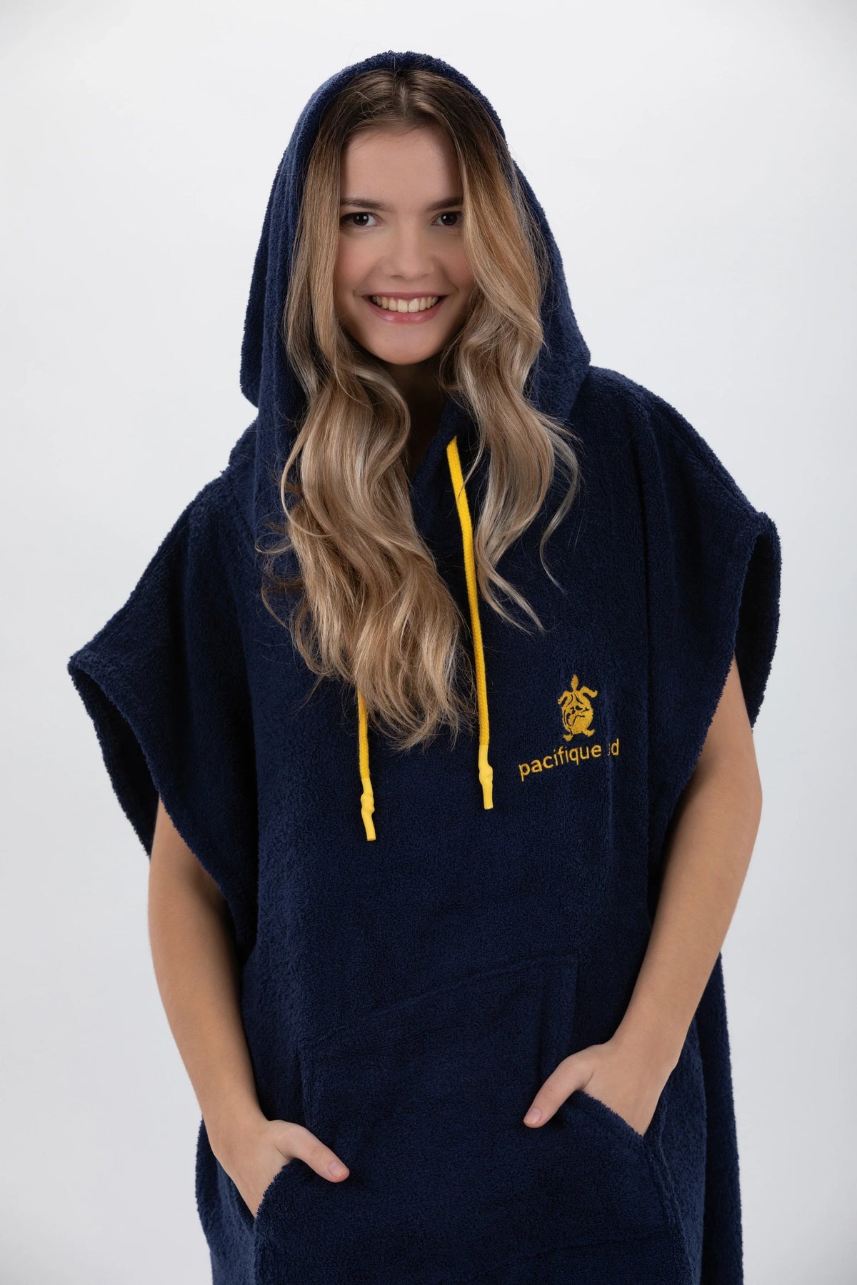 Poncho de Surf Pacifique Sud em Algodão com Mangas – Azul-marinho, Tamanho Único