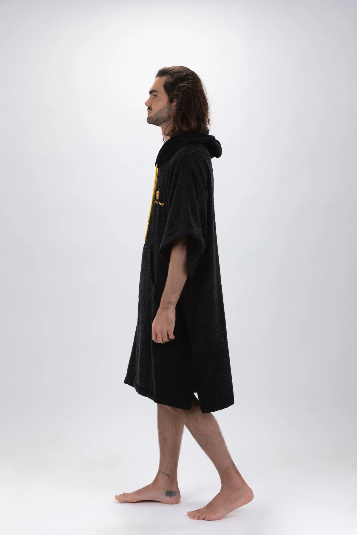 Poncho de Surf Pacifique Sud em Tencel com Mangas – Preto, Tamanho Único