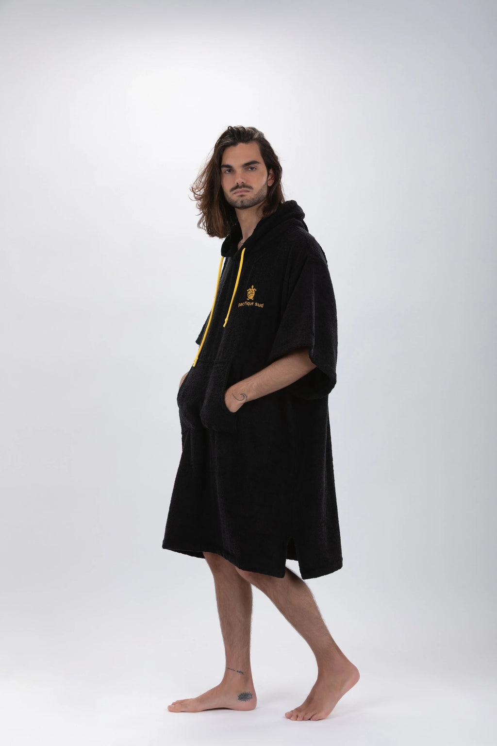 Poncho de Surf Pacifique Sud em Tencel com Mangas – Preto, Tamanho Único