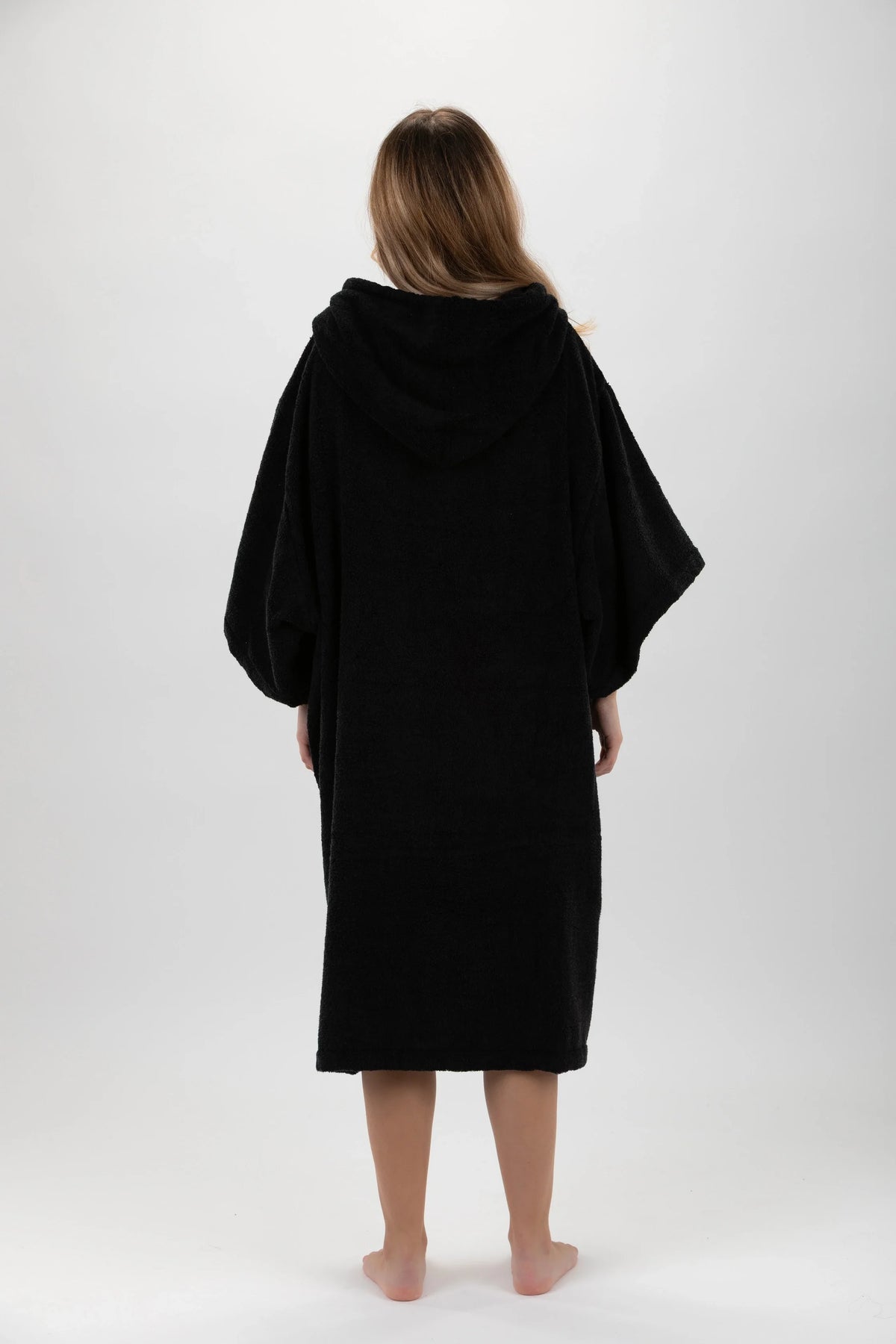 Poncho de Surf Pacifique Sud em Tencel com Mangas – Preto, Tamanho Único