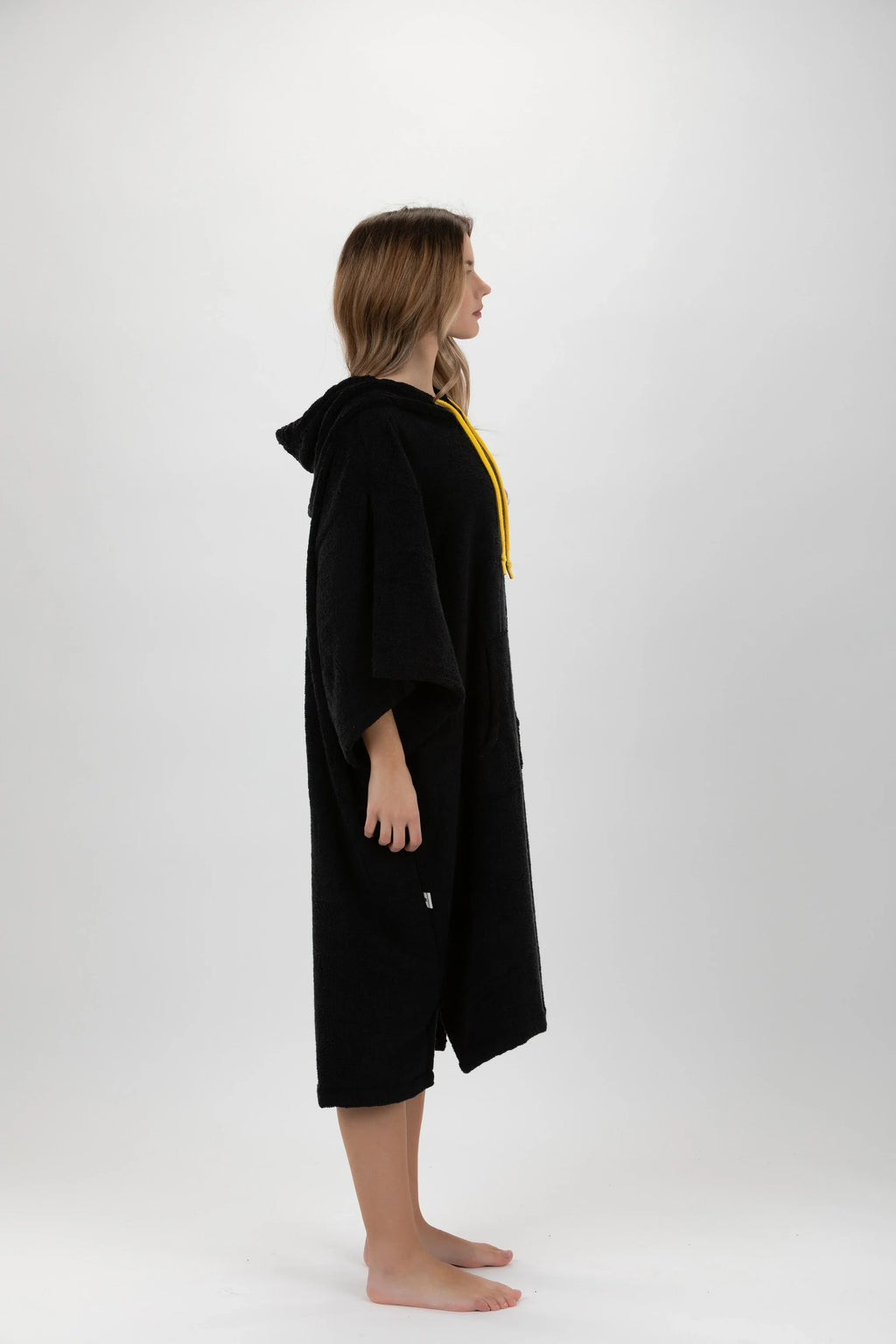 Poncho de Surf Pacifique Sud em Tencel com Mangas – Preto, Tamanho Único