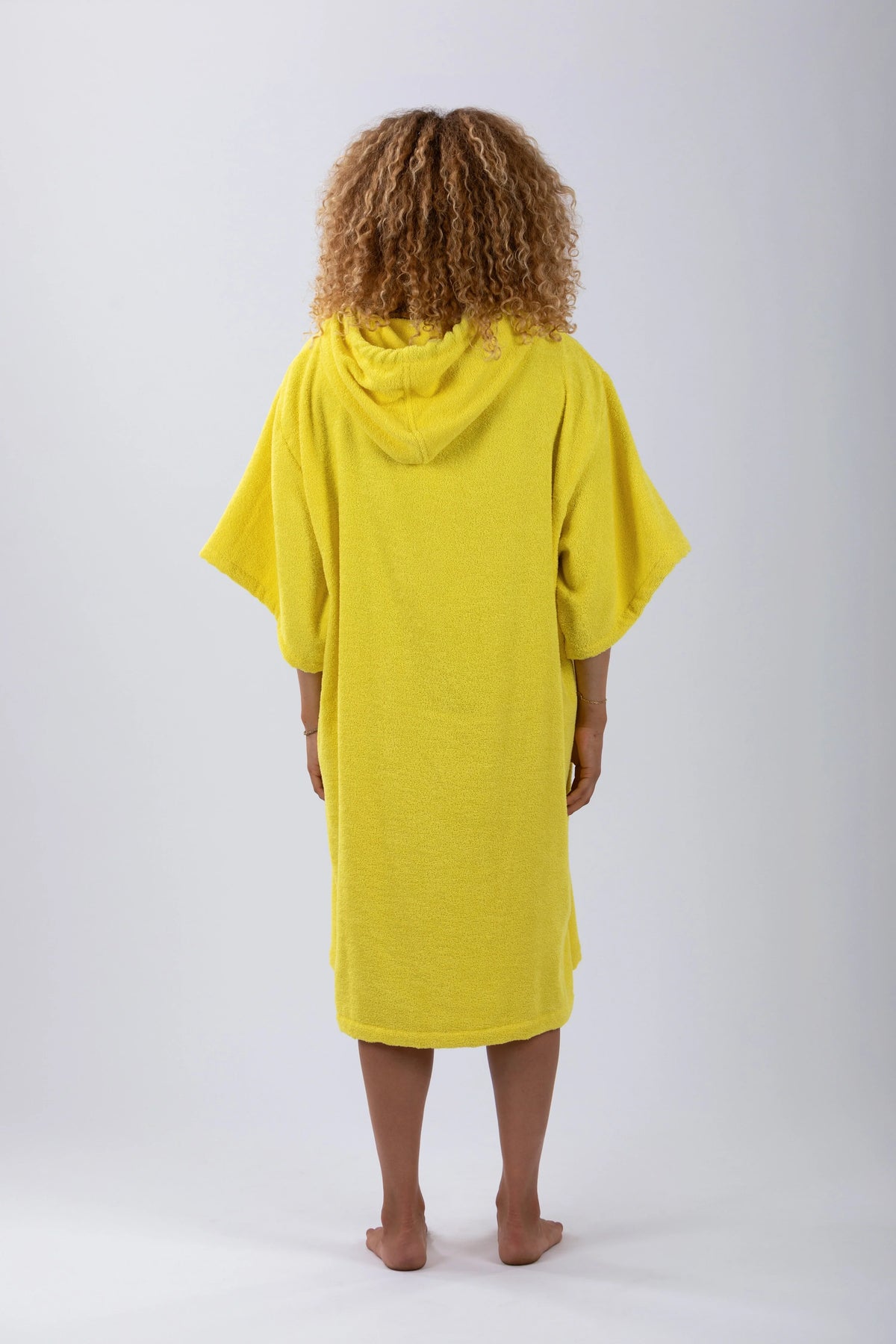 Poncho de Surf Pacifique Sud em Algodão com Mangas – Amarelo, Tamanho Único