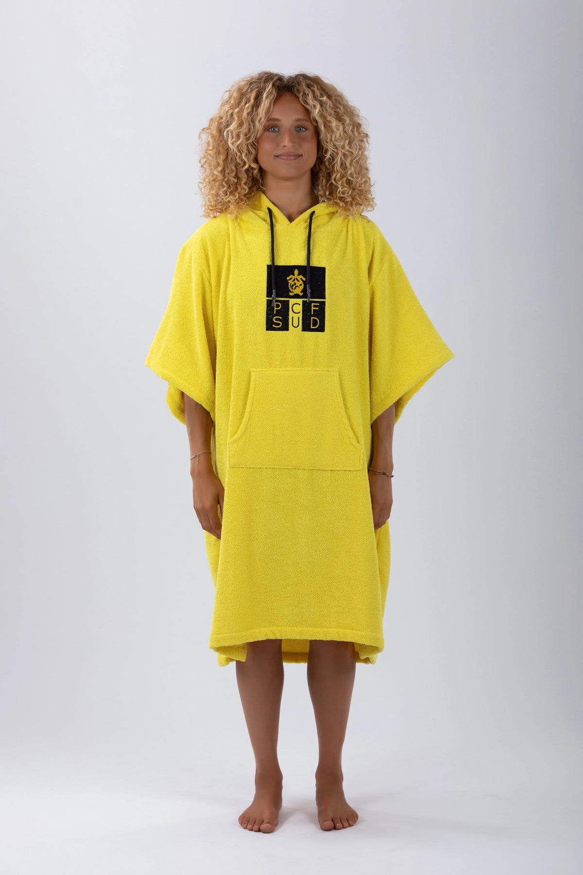 Poncho de Surf Pacifique Sud em Algodão com Mangas – Amarelo, Tamanho Único