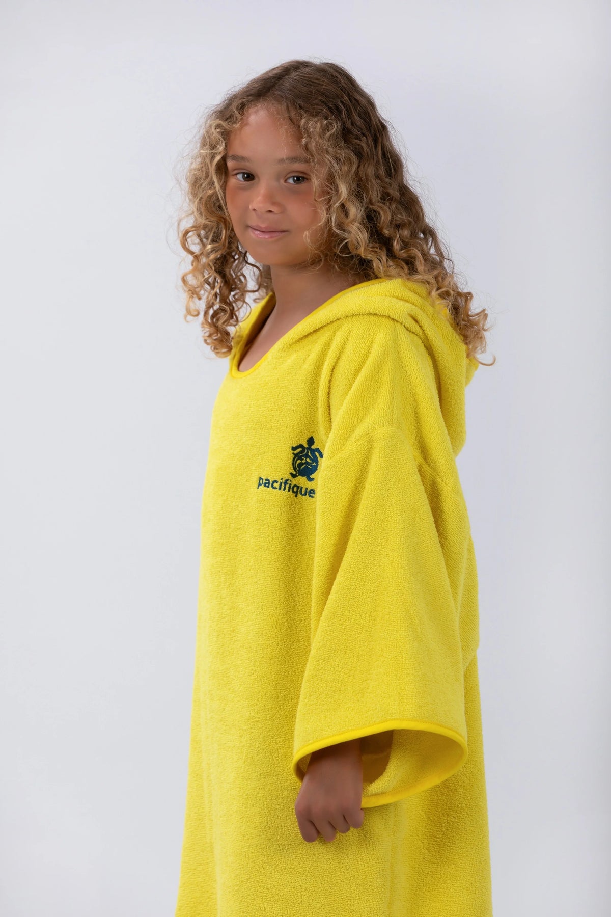 Poncho de Surf Júnior Pacifique Sud em Algodão com Mangas – Amarelo
