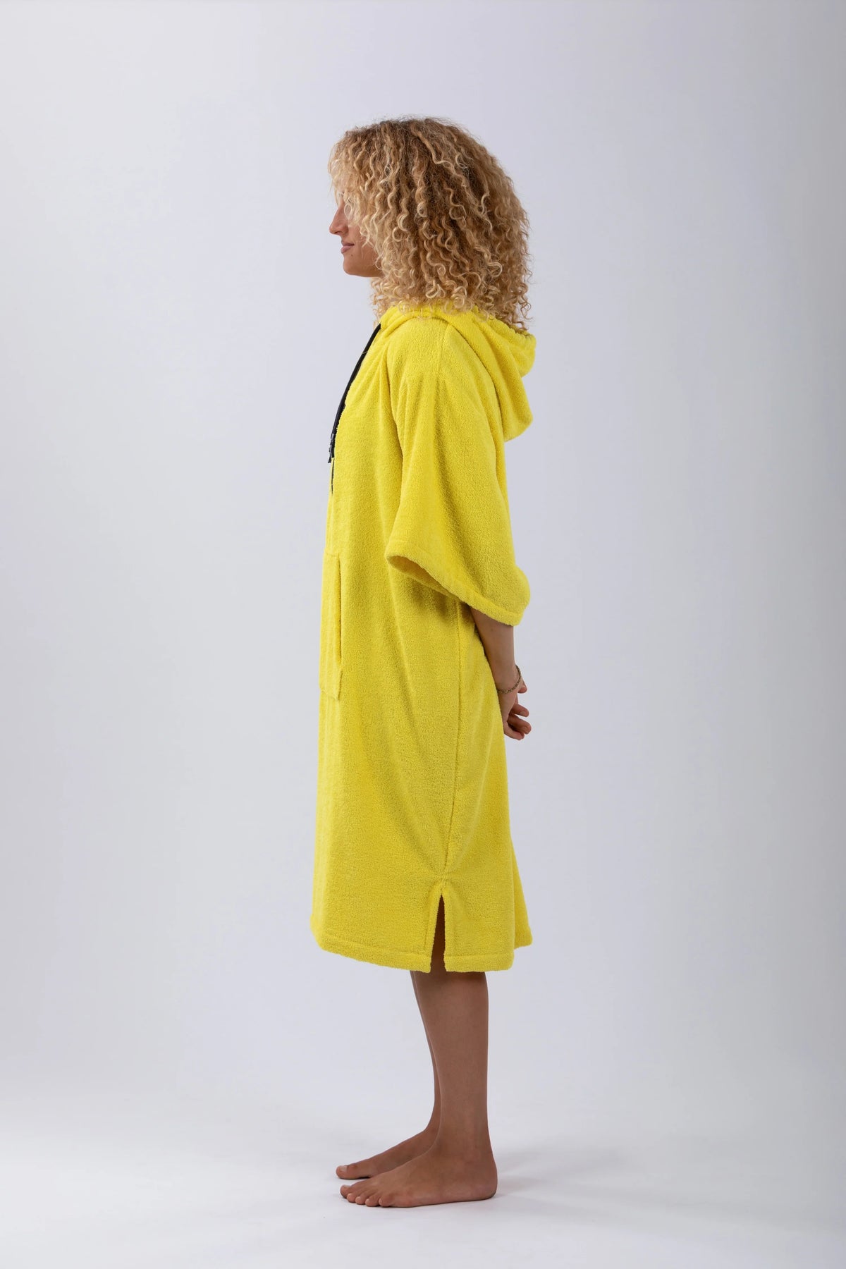 Poncho de Surf Pacifique Sud em Algodão com Mangas – Amarelo, Tamanho Único