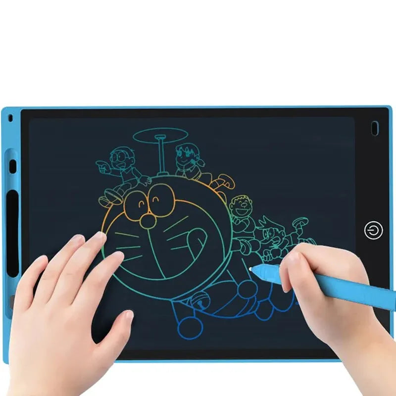 Criança a desenhar com a caneta no quadro de desenho LCD azul