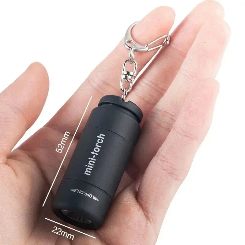 Mini Lanterna Porta-Chaves Recarregável por USB